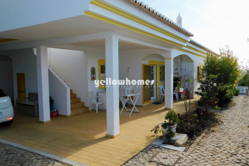 Espaçosa moradia V2 com piscina numa urbanização tranquila perto de Portimão